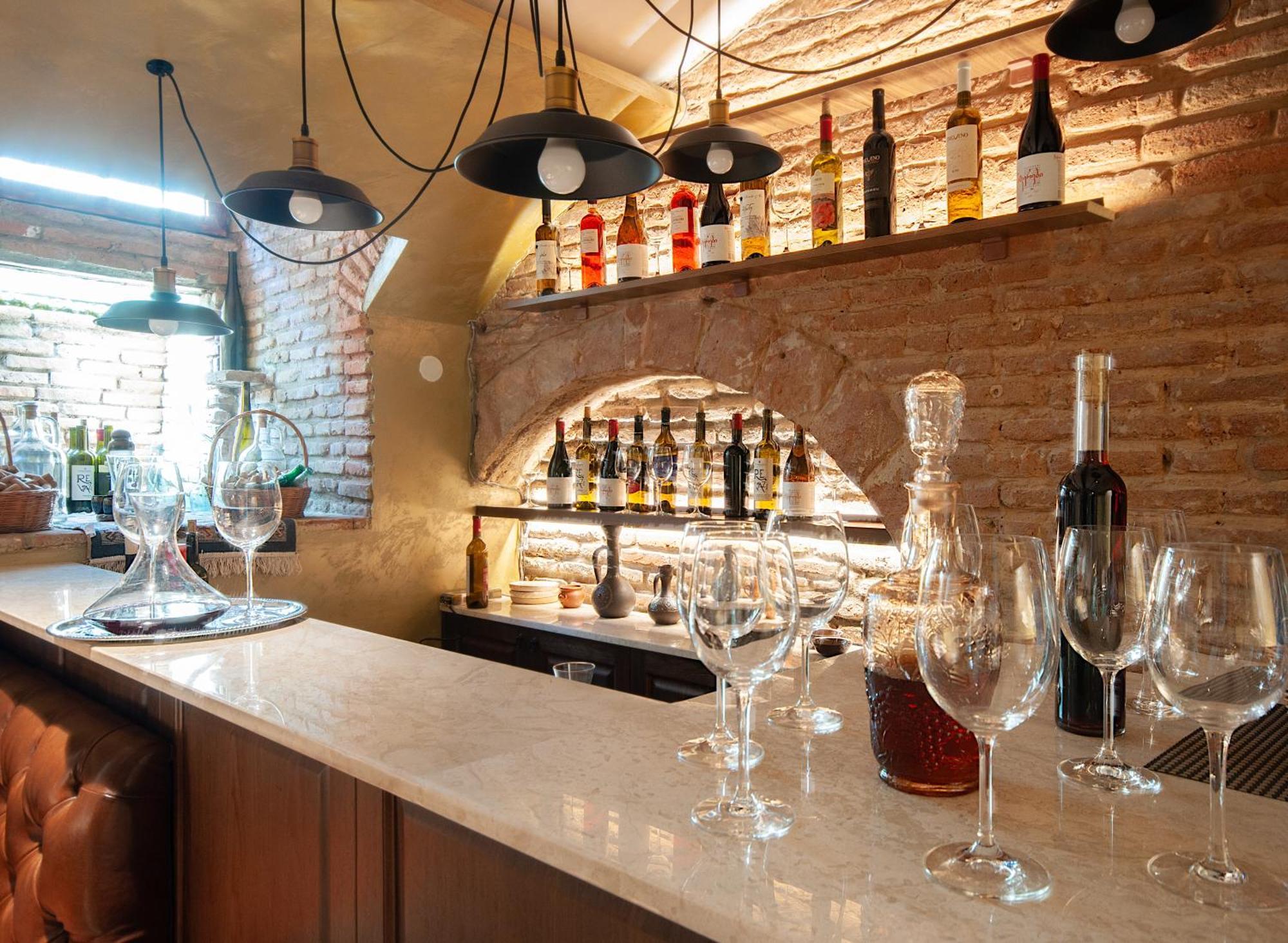 Hotel Wine Story & Club